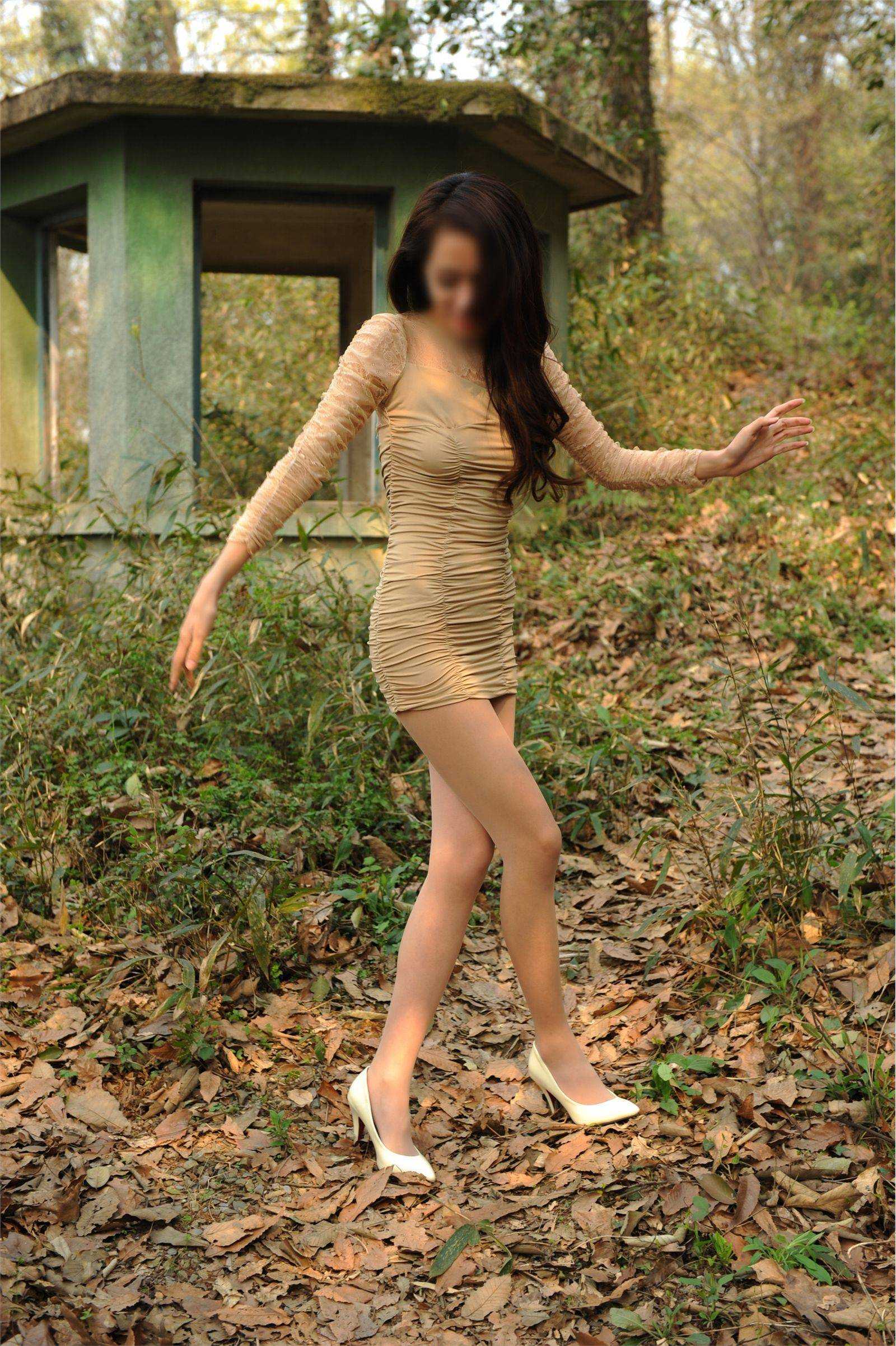 丝间舞 Vip NO.415 性感丝袜野外写真